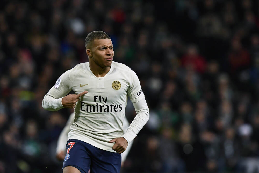 詹姆斯：我们有时能匹配对手的活力 有时不能 要从每场比赛中提升